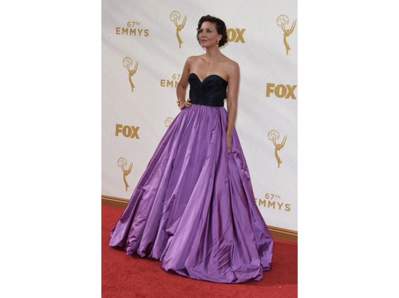 maggie-gyllenhaal-emmy-oscar-de-la-renta