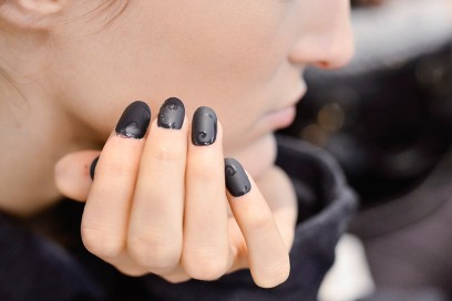 manicure-unghie-dark-autunno-inverno-2015-2016-sfilata-Antonio-Marras