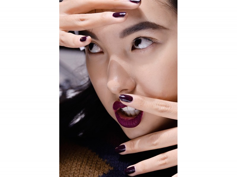 manicure-unghie-dark-autunno-inverno-2015-2016-sfilata-Ermanno-Scervino