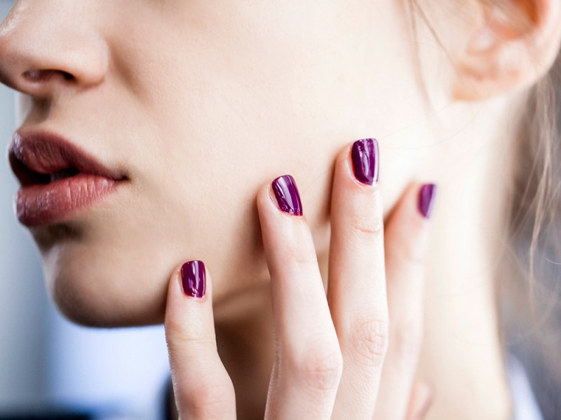 manicure-unghie-dark-autunno-inverno-2015-2016-sfilata-Vivetta