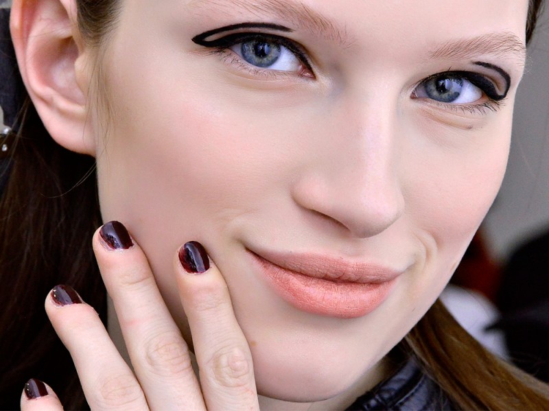 manicure-unghie-dark-autunno-inverno-2015-2016-sfilata-Yagal-Azrouel