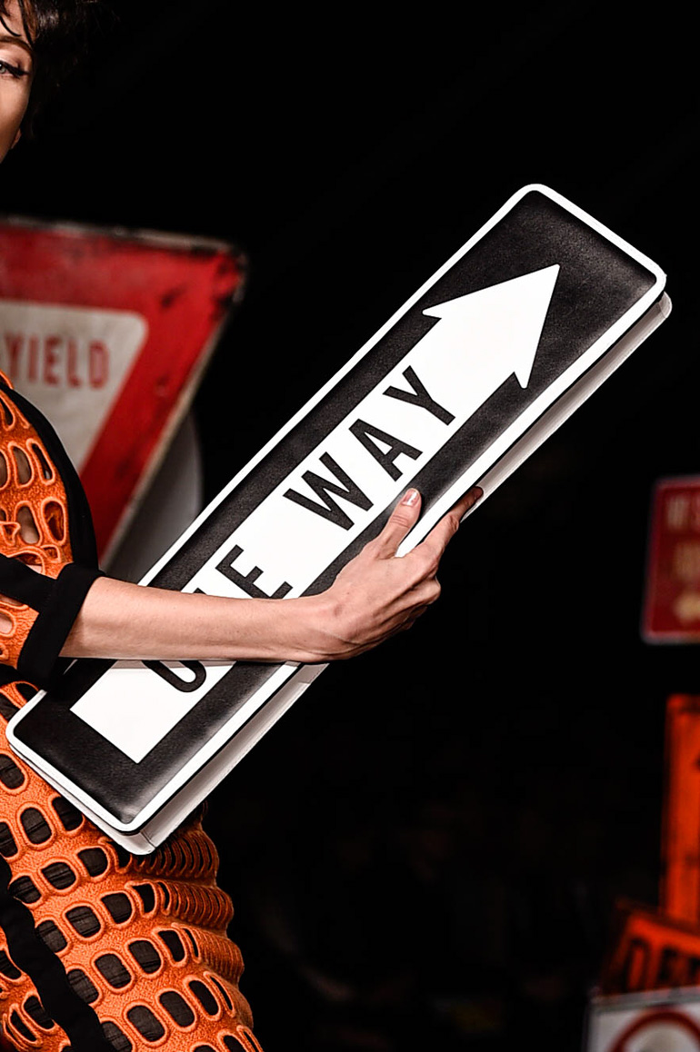 moschino-pochette-one-way-pe-2016
