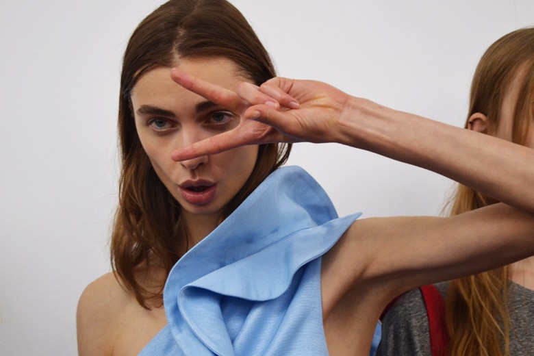 Il beauty look è naturale nel backstage MSGM PE 2016