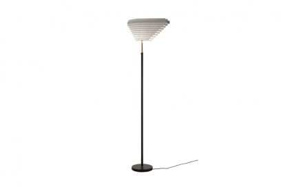 «A805», la lampada da terra disegnata da Alvar Aalto nel 1954