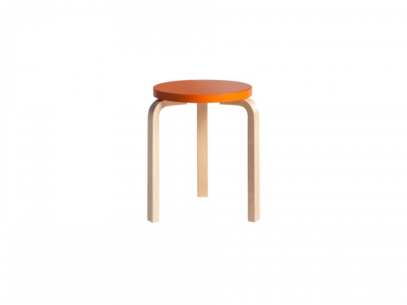 «Stool 60», lo sgabello impilabile progettato da Alvar Aalto nel 1933