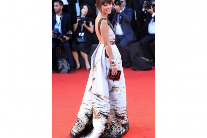 Alessandra-Mastronardi-in-Alberta-Ferretti_3