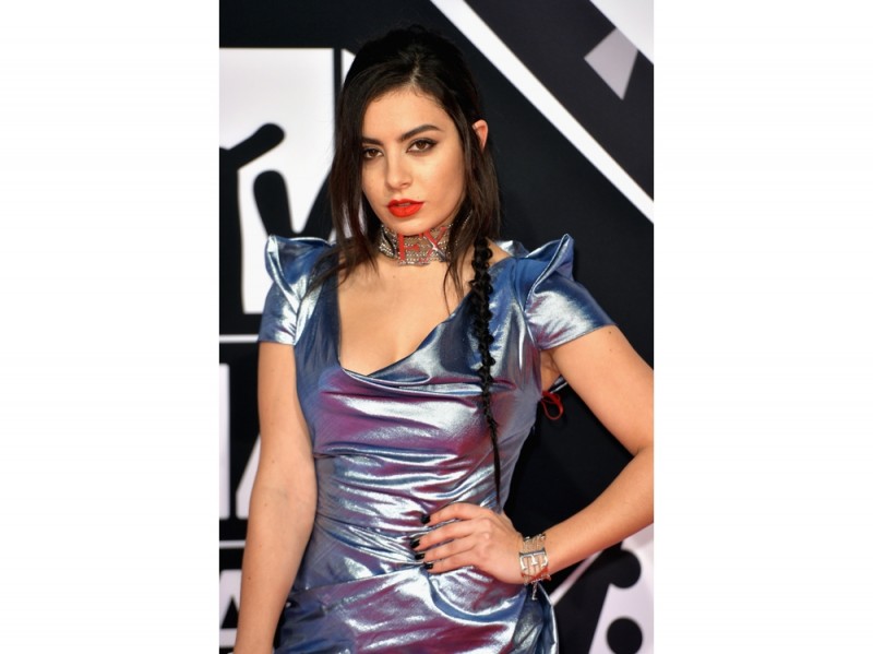 Charlie-XCX-mtv-ema-milano-2015