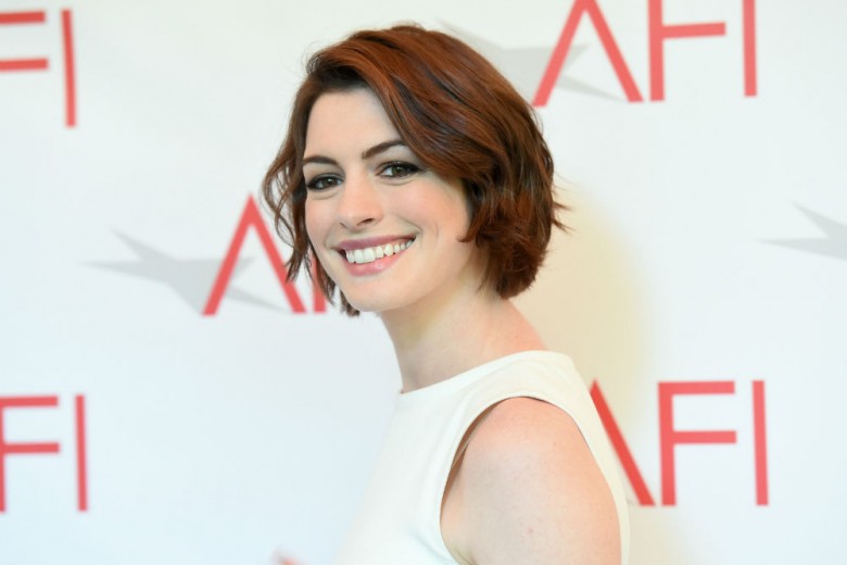 Anne Hathaway: tutte le acconciature più belle