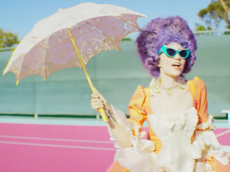 Grimes-Vivid-Dreams-video