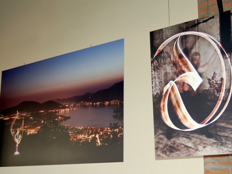 Opere di Julien Breton in sala degustazione Berlucchi