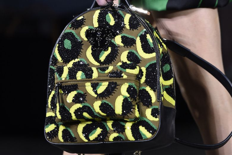 Versace, zaini e borse della PE 2016 subito online e in boutique