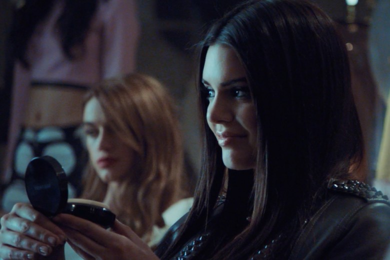 Estée Lauder Double Wear Makeup To Go: il film con Kendall Jenner