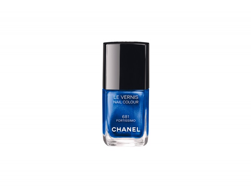 smalti-unghie-colori-autunno-2015-Chanel-Blue-Rhythm-Le-Vernis-681-Fortissimo