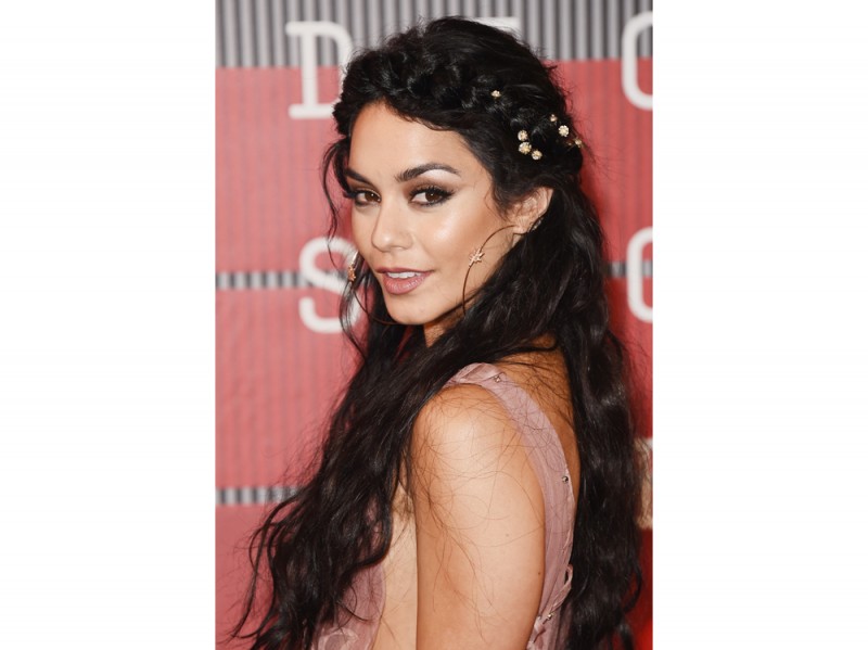 vanessa-hudgens-makeup-2015-08-30