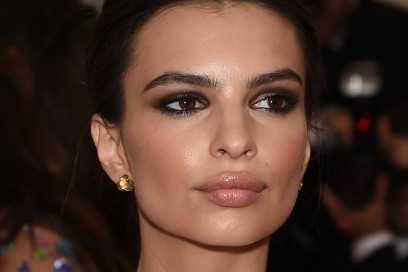 Emily-Ratajkowski-make-up-capelli-3