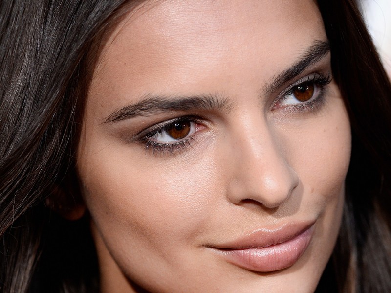 Emily-Ratajkowski-make-up-capelli-5