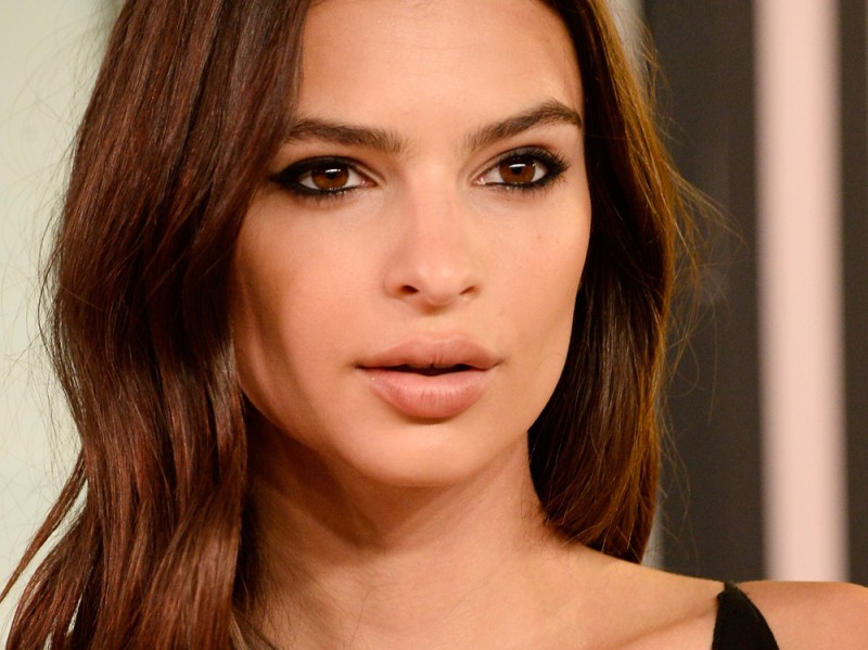 Emily-Ratajkowski-make-up-capelli-6