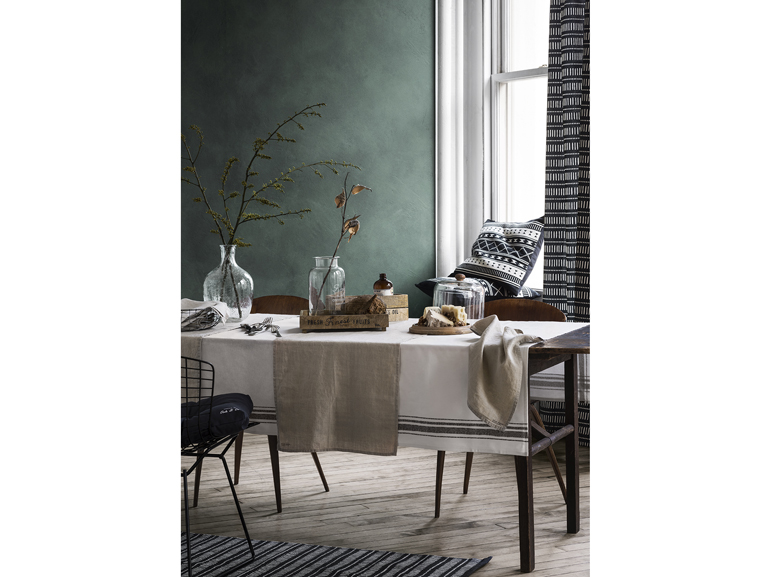Il verde bottiglia proposto sulle pareti da H&M Home