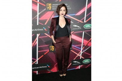Lily Collins completo burgundy