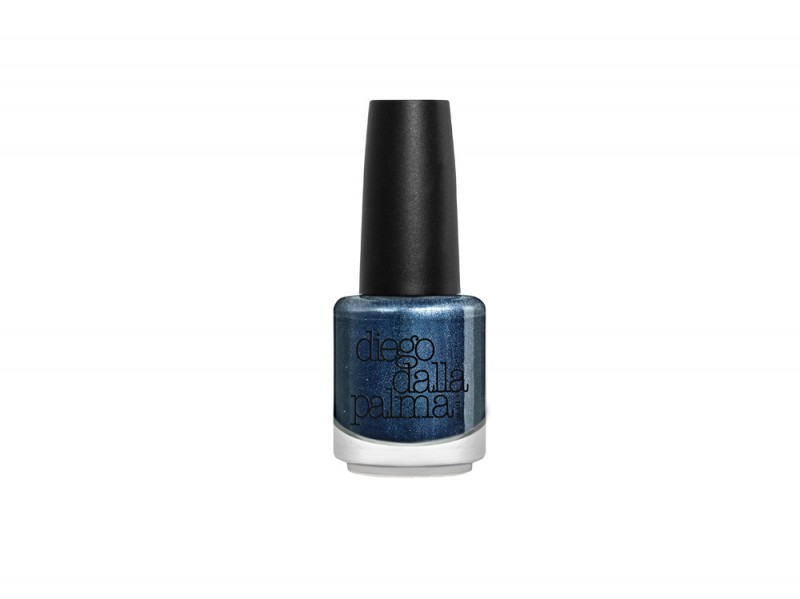 NFC520304_blue-velvet-nails