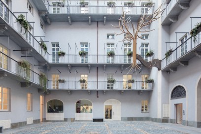 The Number 6 cortile diurno