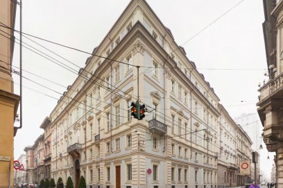 The number 6 angolo edificio