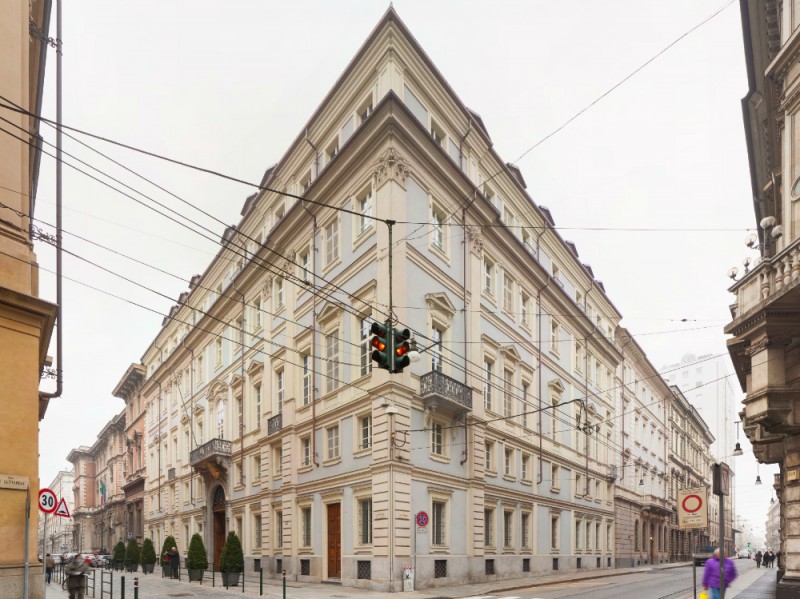 The number 6 angolo edificio