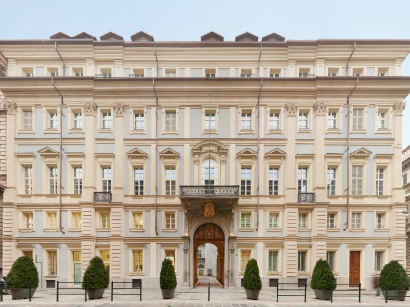 The number 6 facciata