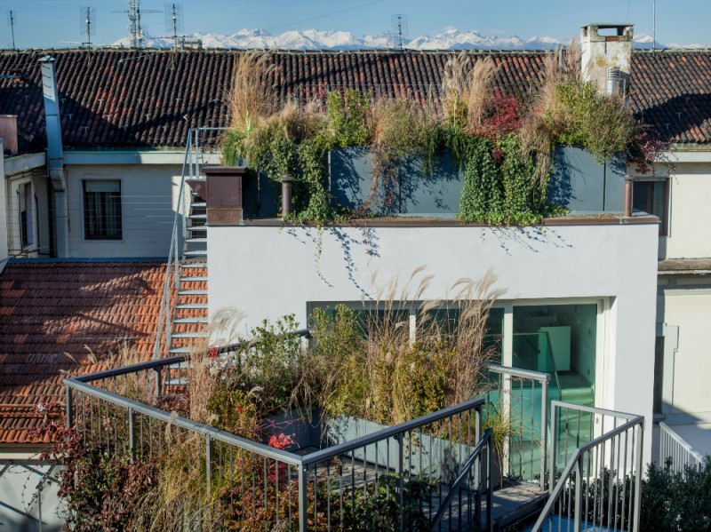 The number 6 particolare balconi diurno