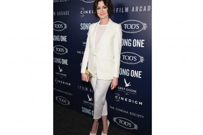 anne hathaway blazer IRO pantaloni Theory