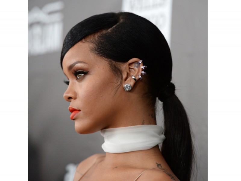 capelli-coda-di-cavallo-ponytail-idee-acconciature-rihanna