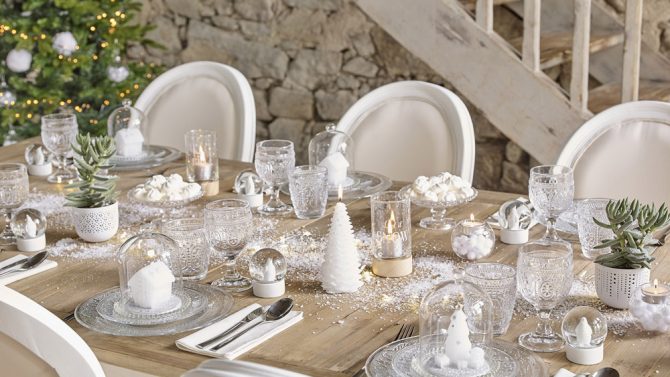 Bianco Natale.Bianco Natale Decorazioni Total White Per Le Feste Grazia