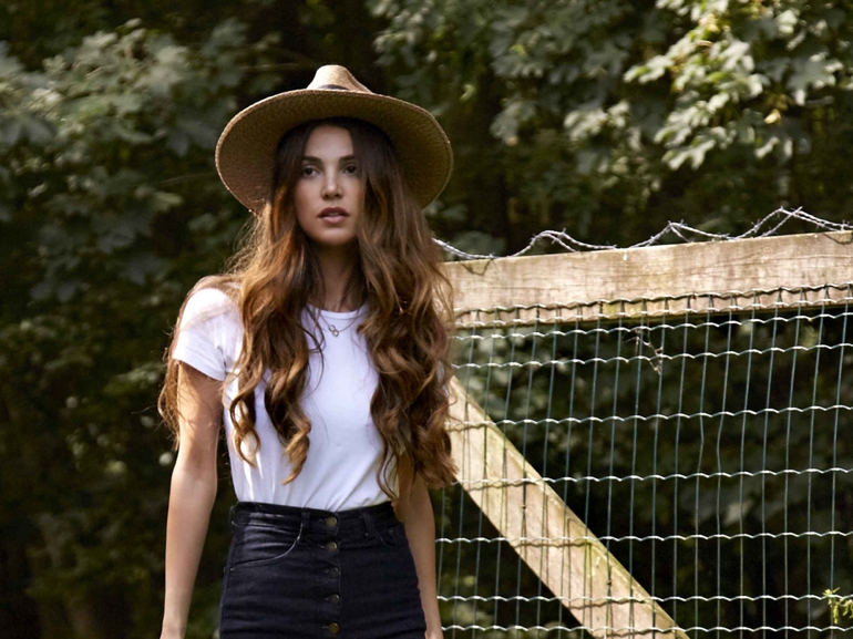 cover-negin-mirsalehi-capelli-le-acconciature-mobile