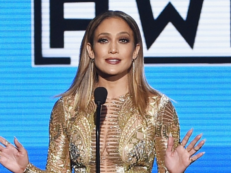 jennifer-lopez-american-music-awards-2015-07