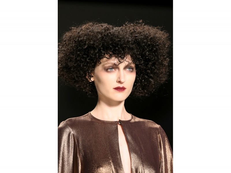 tagli-capelli-ricci-autunno-inverno-2015-sfilata-Georgine