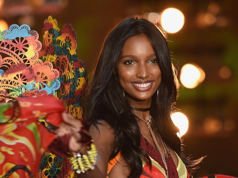 2015 Victoria’s Secret Fashion Show – Show