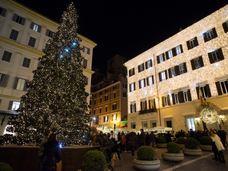 Valentino-Christmas-Tree-Lighting—Piazza-Mignanelli,-11-dicembre-2015-..