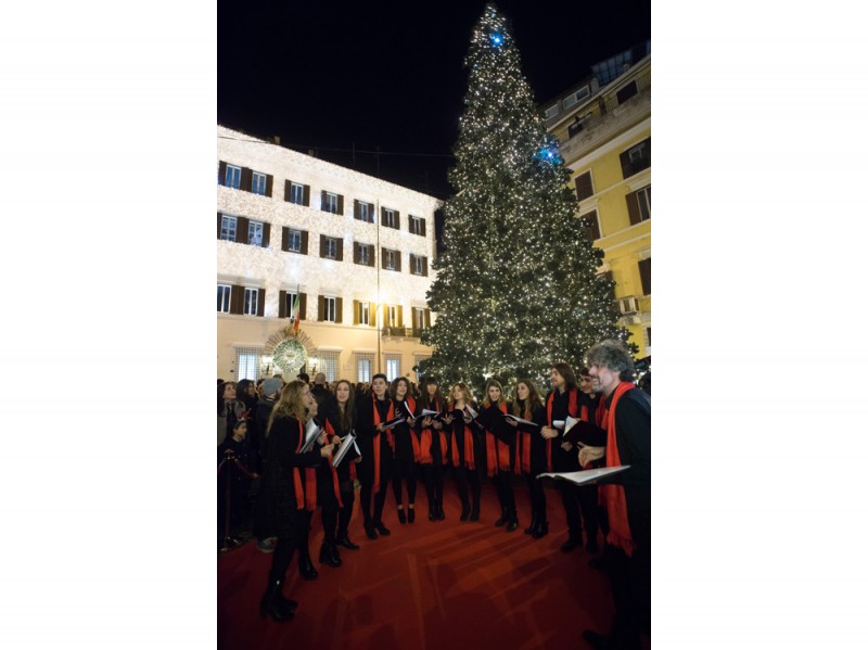 Valentino-Christmas-Tree-Lighting—Piazza-Mignanelli,-11-dicembre-2015-…