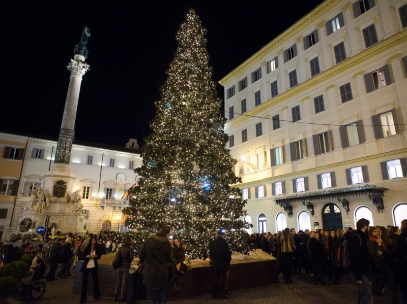 Valentino-Christmas-Tree-Lighting—Piazza-Mignanelli,-11-dicembre-2015-…(1)