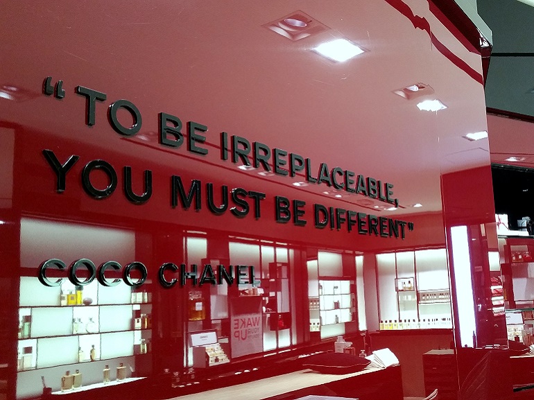 cover-chanel-i-servizi-della-beauty-mobile