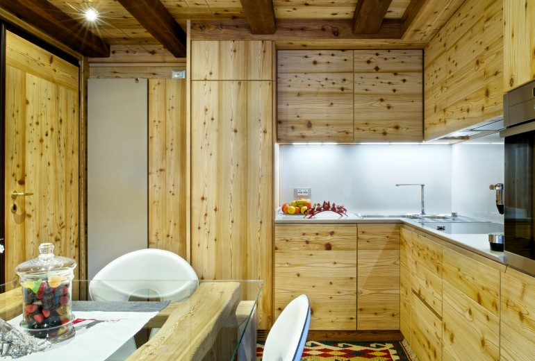 Un rifugio in legno sulle Dolomiti