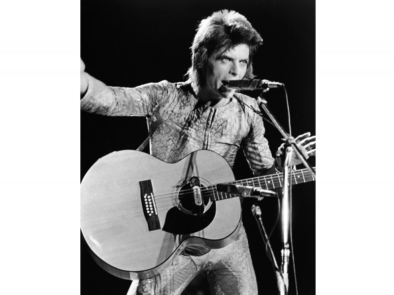 David-Bowie-Performing-As-Ziggy