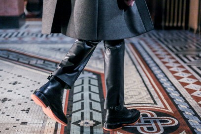 Dettagli-‘orange’-per-i-boots-di-Pringle-of-Scotland-LCM-AW16-(1-di-2)