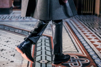 Dettagli-‘orange’-per-i-boots-di-Pringle-of-Scotland-LCM-AW16-(1-di-2)