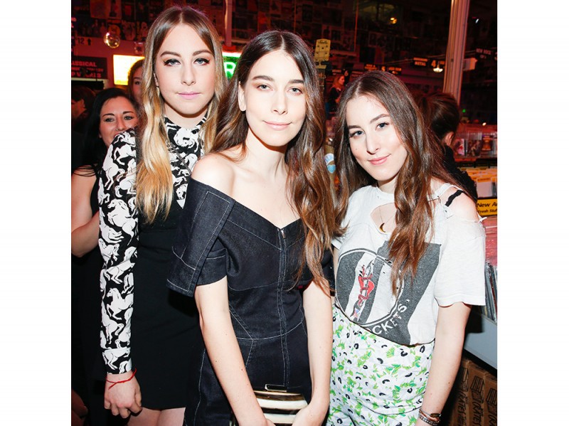 Este-Haim_Danielle-Haim_Alana-Haim