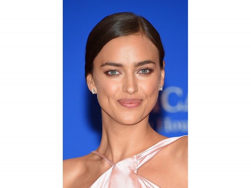 Irina-Shayk-Trucco-bronzo