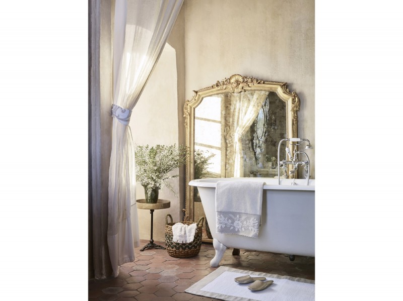 La vasta outstanding