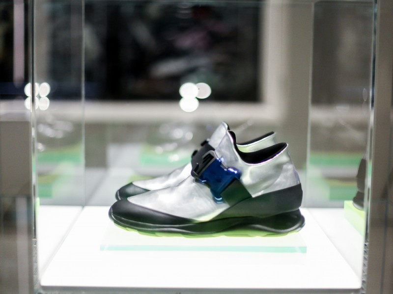 Le-famose-sneakers-di-Christopher-Kane-LCM-AW16-(3-di-3)