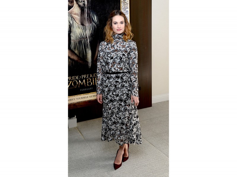 Lily-James-scarpe-Stuart-Weitzman-Getty