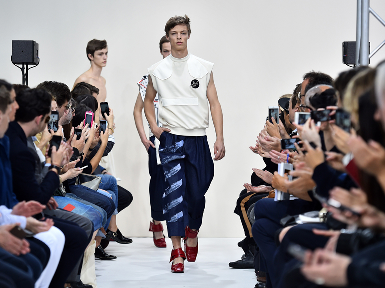 cover-jw-anderson-grindr-mobile